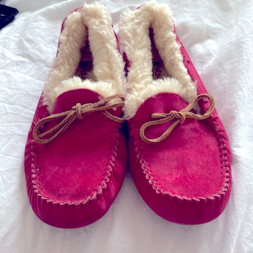 Ugh Dakota slipper